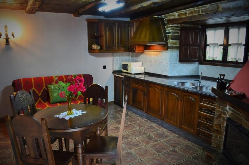 Casa Freixe Apartamentos Rurales Santa Eulalia de Oscos Bagian luar foto